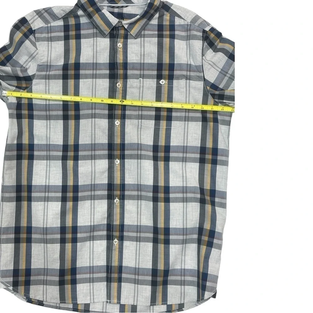 The North Face Men’s long sleeve plaid button down shirt. SZ L